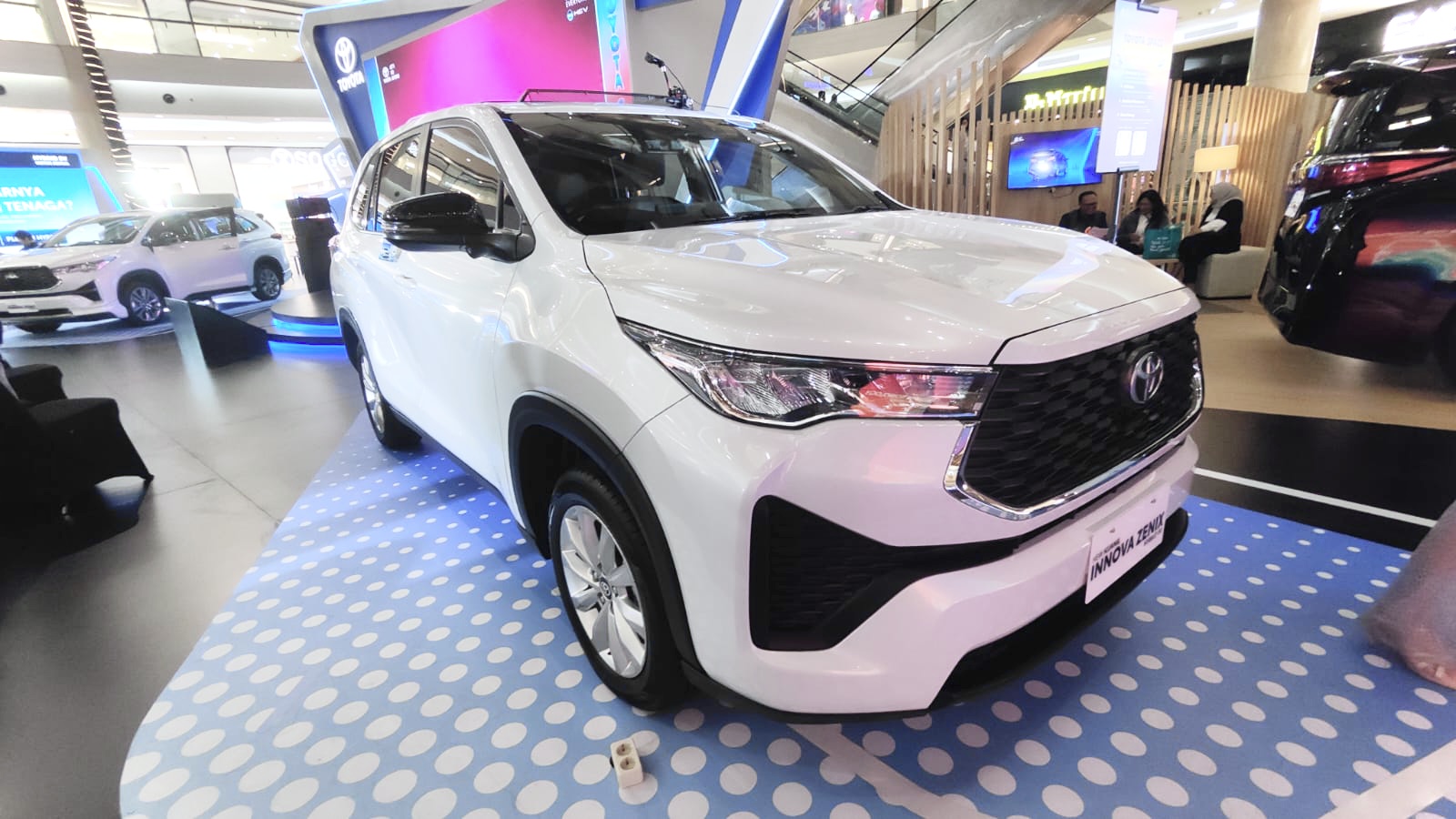 Toyota Innova Zenix Kini Bisa Dinyalakan Lewat HP, Ini Fitur Baru dan Harganya