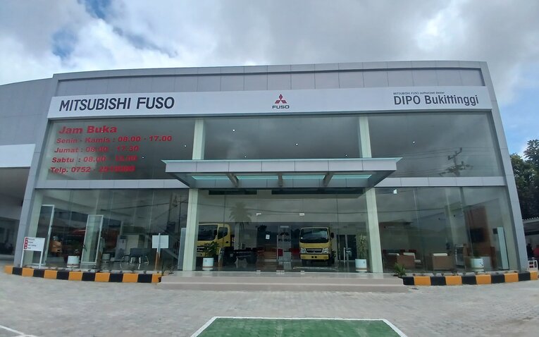 Dealer Mitsubishi Fuso di Bukittinggi pindah ke lokasi baru yang lebih luas dan strategis. Berikut fasilitasnya -apakabar.co.id