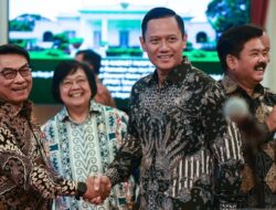 Ada Jokowi di Balik Jabat Tangan AHY-Moeldoko dan Sri Mulyani-Prabowo