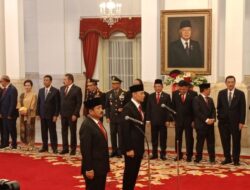 Jokowi Lantik Hadi jadi Menko Polhukam dan AHY sebagai Menteri ATR