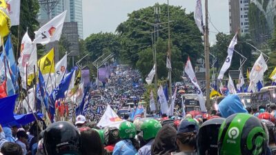 Jelang Kampanye Akbar Prabowo-Gibran, Lalin Sekitar GBK Macet Total