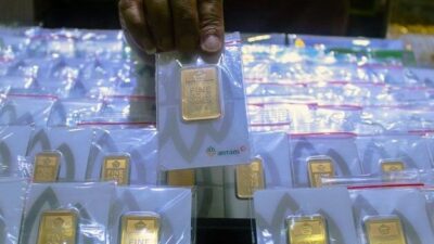 Memulai Awal Pekan, Harga Emas Turun Tipis