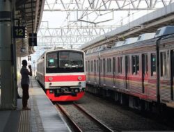 KRL Alami Gangguan di Stasiun Cikini, KAI Commuter Minta Maaf