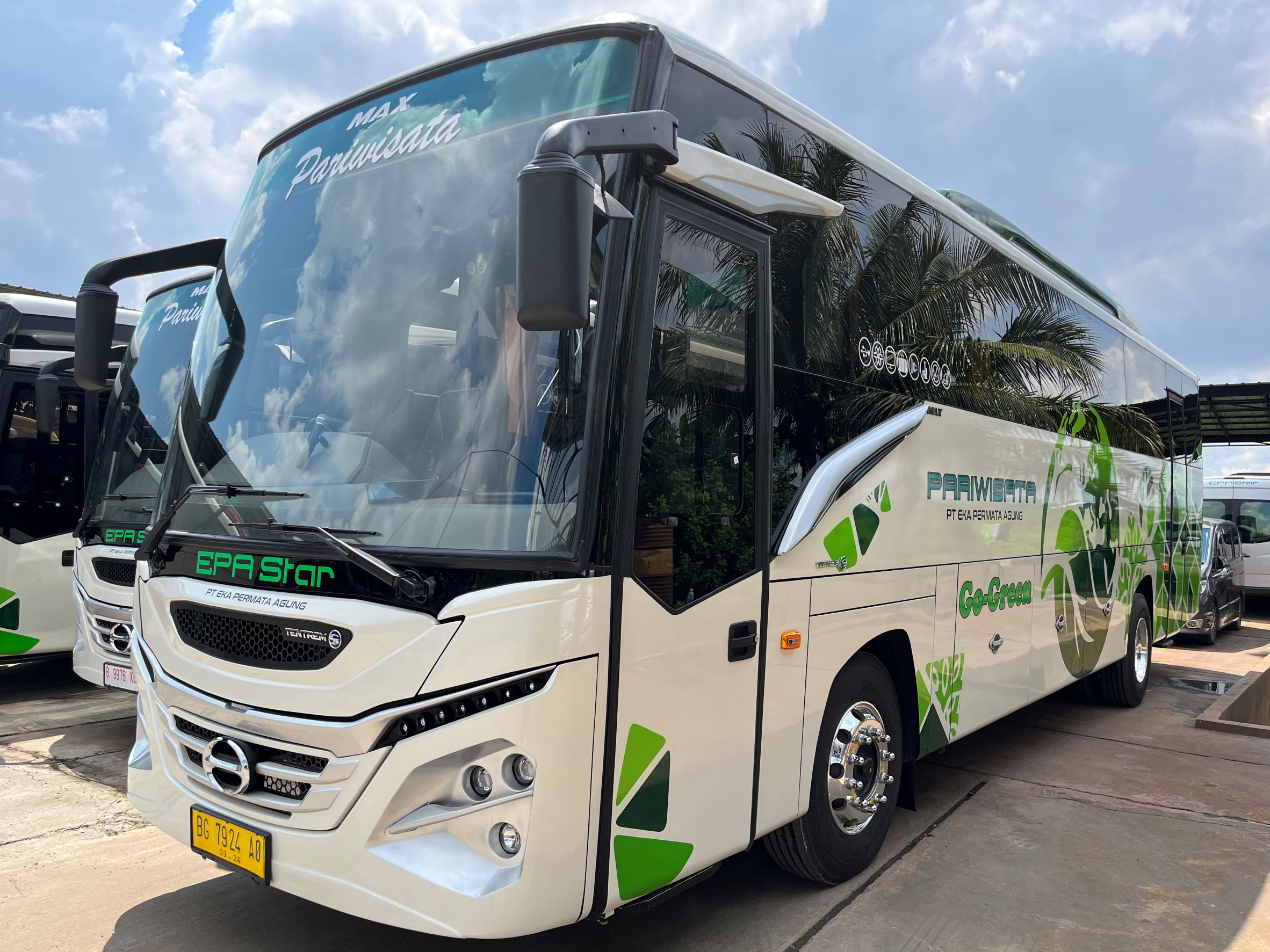 Bus terbaru milik PO Epa Star pakai sasis Hino Bus AK 240 - apakabar.co.id