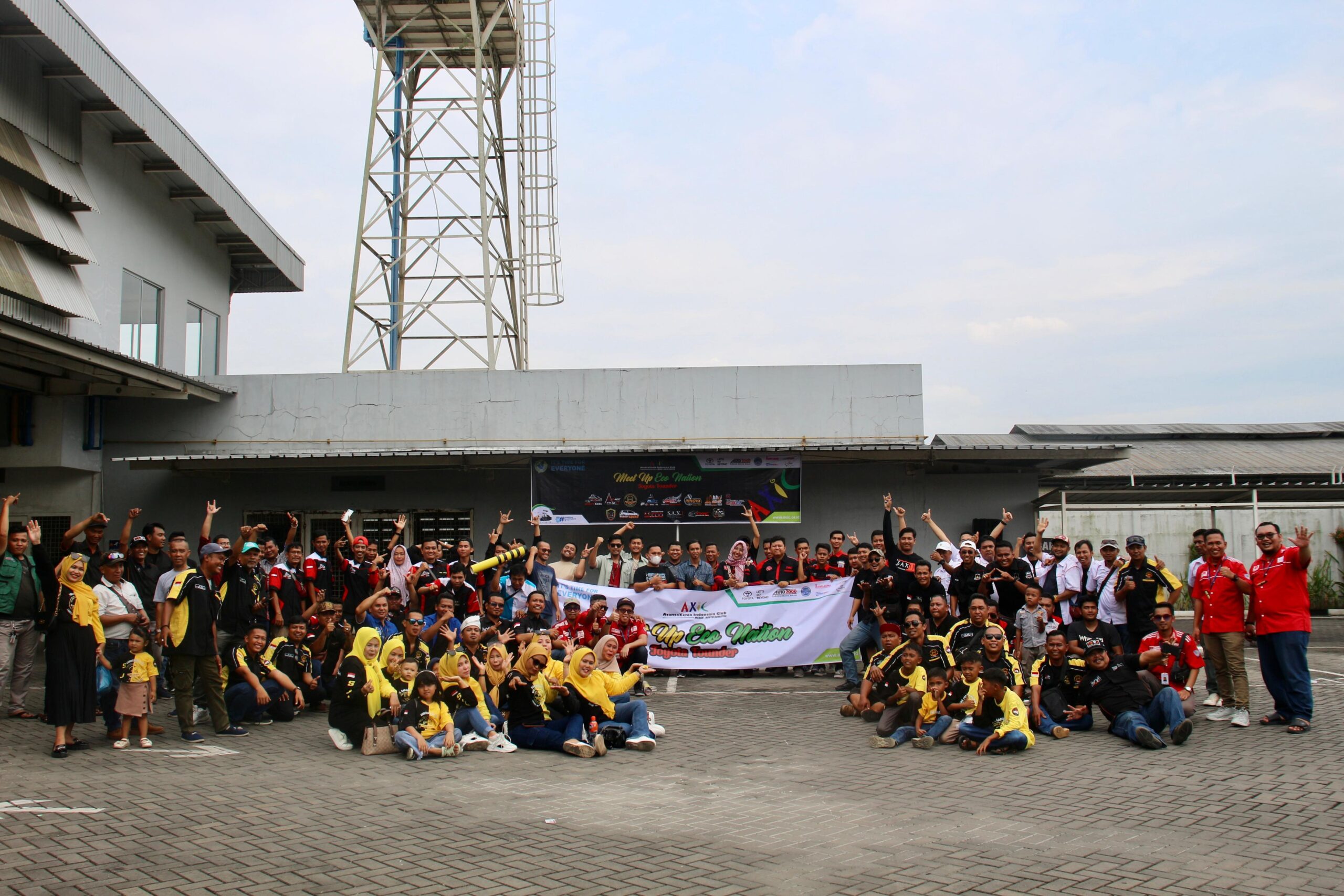 AvanzaXenia Indonesia Club (AXIC) bersama Toyota Carbon Fighter (TCF) menggelar kopi darat (Kopdar) bertajuk “Meet Up Eco Nation” di Auto2000 Medan Binjai - apakabar.co.id