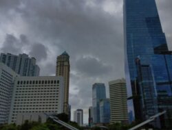 Waspada, Sore dan Malam Hari Jakarta Diguyur Hujan