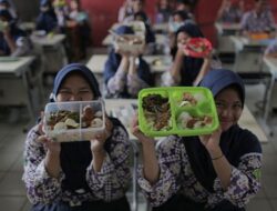 Makan Siang Gratis Prabowo Ancam Kesejahteraan Guru Honorer