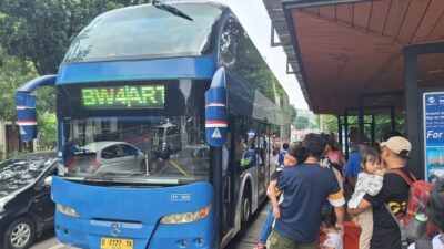 Bus Wisata TransJakarta Bertema ‘Skycraper’ jadi Incaran Warga