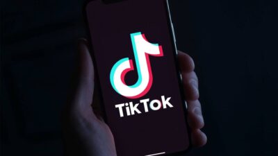 Konsumsi Berlebihan Konten TikTok Picu Kesepian Gen Z