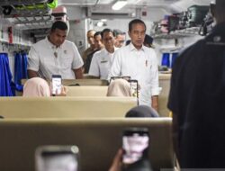 Presiden Jokowi Kunjungi Stasiun Pasar Senen Pantau Arus Mudik