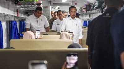 Presiden Jokowi Kunjungi Stasiun Pasar Senen Pantau Arus Mudik