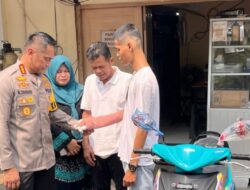 Kapolres Jakbar Serahkan Motor kepada Casis Polri Korban Begal