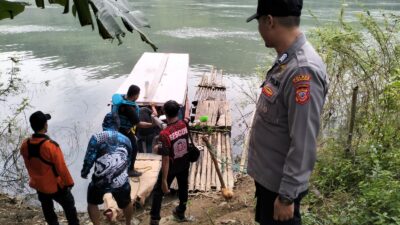 Bunuh Diri Gagal, ODGJ Malah Patah Tulang setelah Lompat ke Sungai Citarum