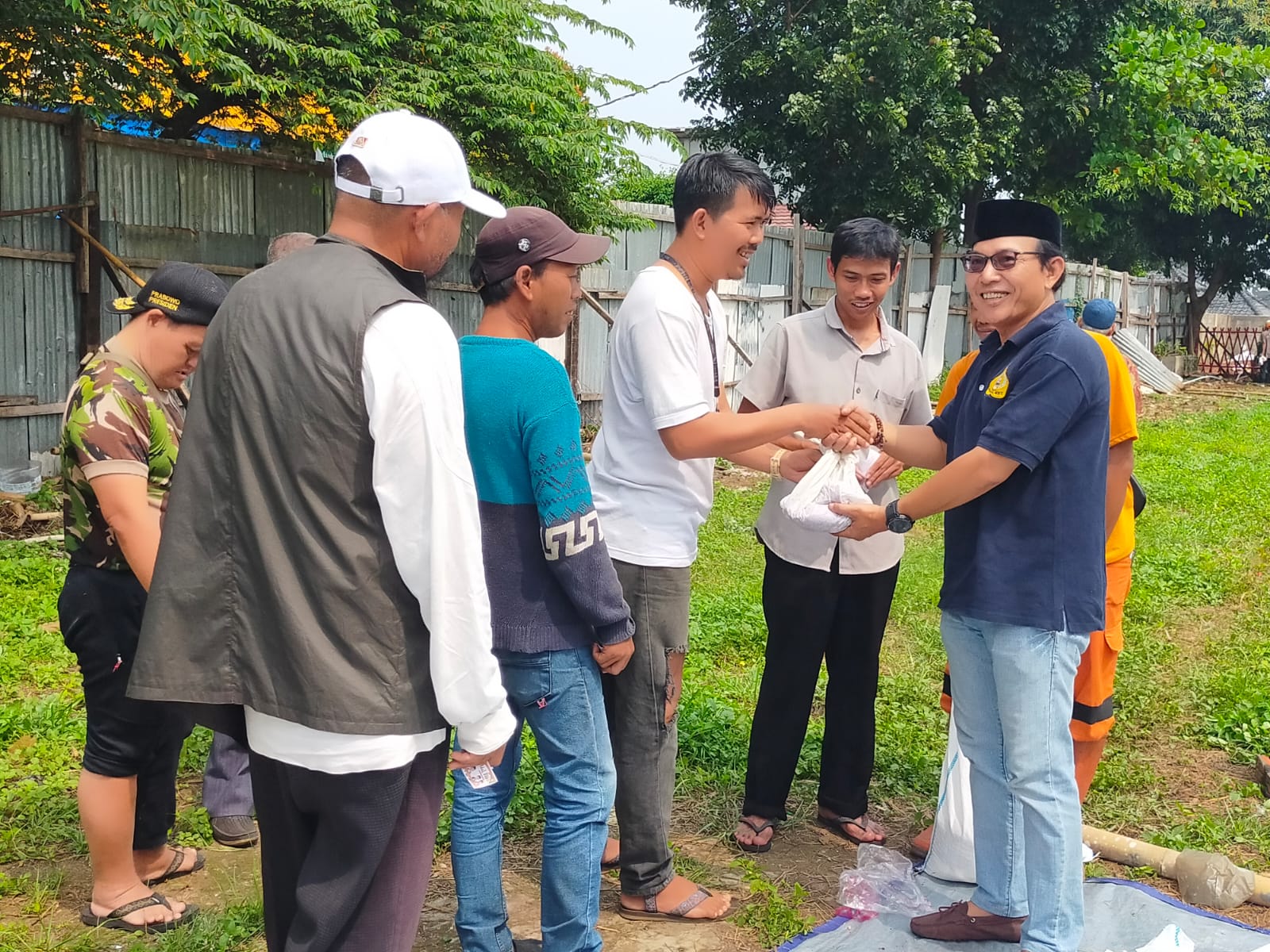 Permata MHT mendistribusikan daging kurban ke warga Jakarta Barat - apakabar.co.id