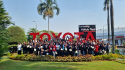 AvanzaXenia Indonesia Club (AXIC) bersama Toyota Carbon Fighter (TCF) berkunjung ke pabrik Toyota di Karawang - apakabar.co.id