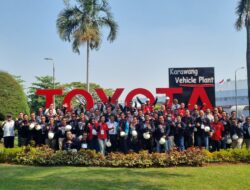 Penasaran Mobil Hybrid, AXIC dan TCF Datangi Pabrik Toyota di Karawang