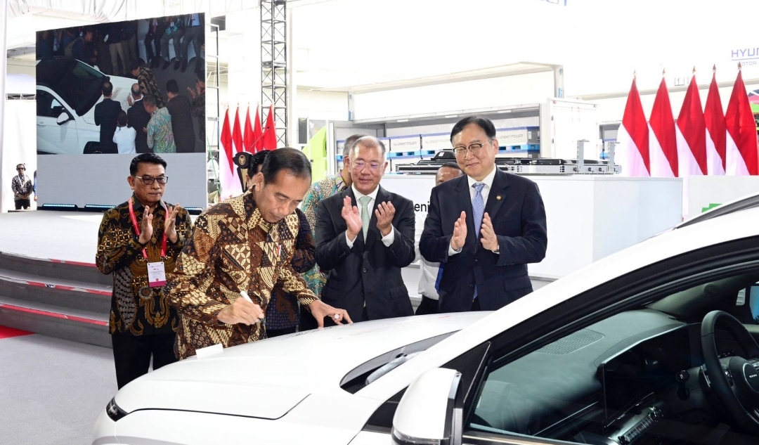 Presiden Jokowi meresmikan pabrik baterai milik Hyundai dan LG di Indonesia, Rabu (3/7) - apakabar.co.id