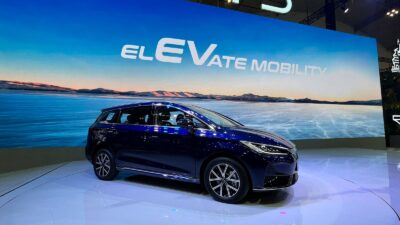 BYD meluncurkan mobil listrik M6 di GIIAS 2024 - apakabar.co.id