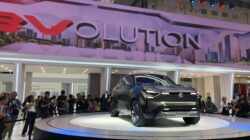 Konse mobil listrik eVX jadi daya tarik pengunjung di booth Suzuki di GIIAS 2024 - apakabar.co.id