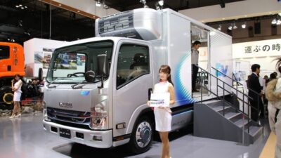 Ilustrasi truk listrik isuzu - apakabar.co.id