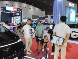 Berburu Diskon Ratusan Juta Mobil Listrik di Jakarta Fair 2024