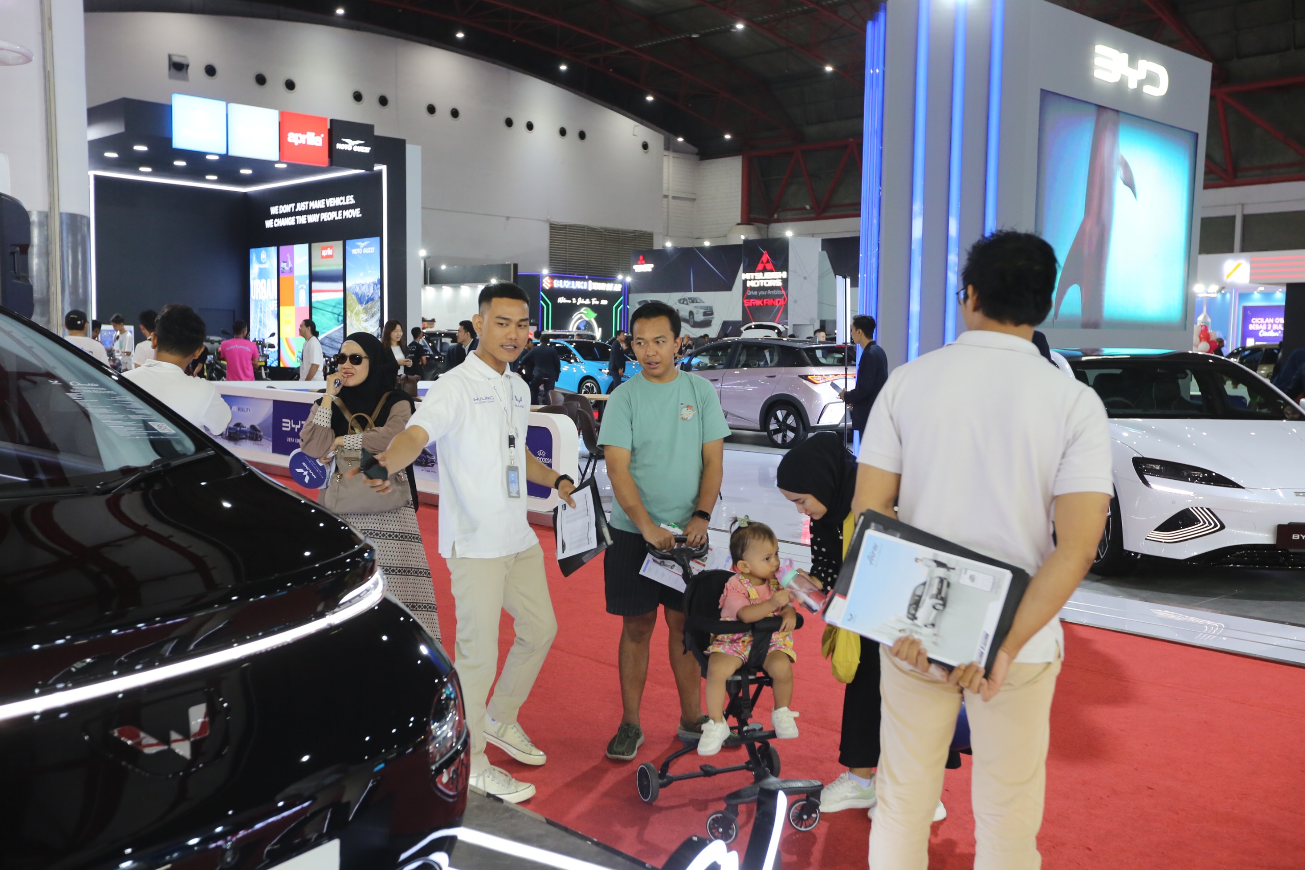 Berbagai APM mobil listrik turut meramaikan Jakarta Fair 2024 - apakabar.co.id