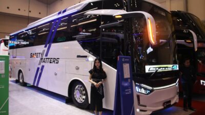 Penyerahan Hino Bus RM 280 ABS kepada PO Subur Jaya di GIIAS 2024 - apakabar.co.id