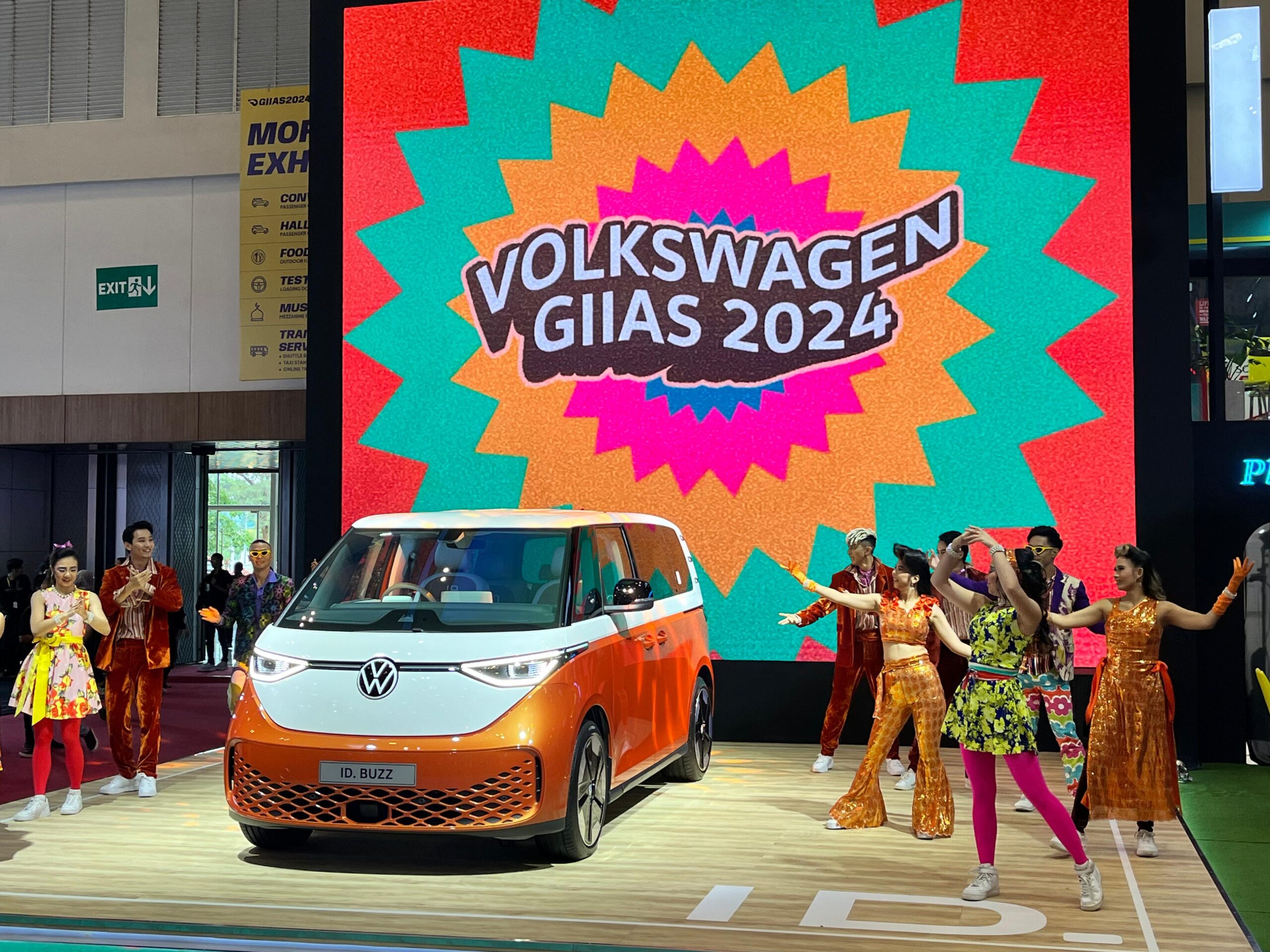 VW Indonesia memperkenalkan generasi terbaru VW Kombi yakni VW All-Electric ID BUZZ di GIIAS 2024 apakabar.co.id