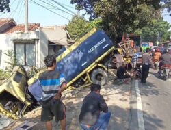 Truk Tangki Tabrak Dump Truk dan Motor di Cianjur, Dua Orang Luka-Luka