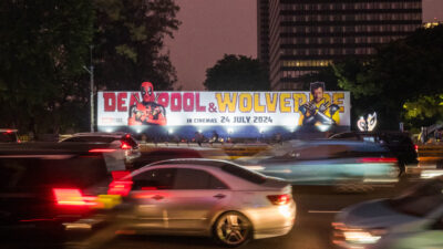 Mega Instalasi Kreatif Deadpool Wolverine Hadir di Tengah Kota Jakarta