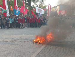 Demo Tolak RUU Pilkada di Solo, Masa Aksi Serukan “Pulangkan Jokowi Sekarang Juga”