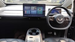 Interior Wuling Cloud EV dengan Head Unit berukuran 15,6 inci yang bisa menjalankan fitur kendaraan - apakabar.co.id