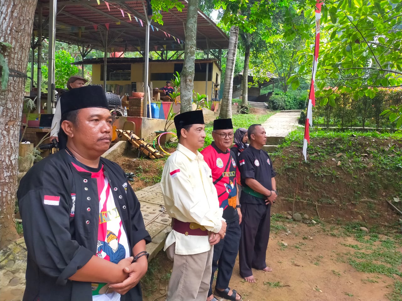 Para pesilat PPS Congkok indonesia gelar upacara perayaan hut ke-79 ri - apakabar.co.id