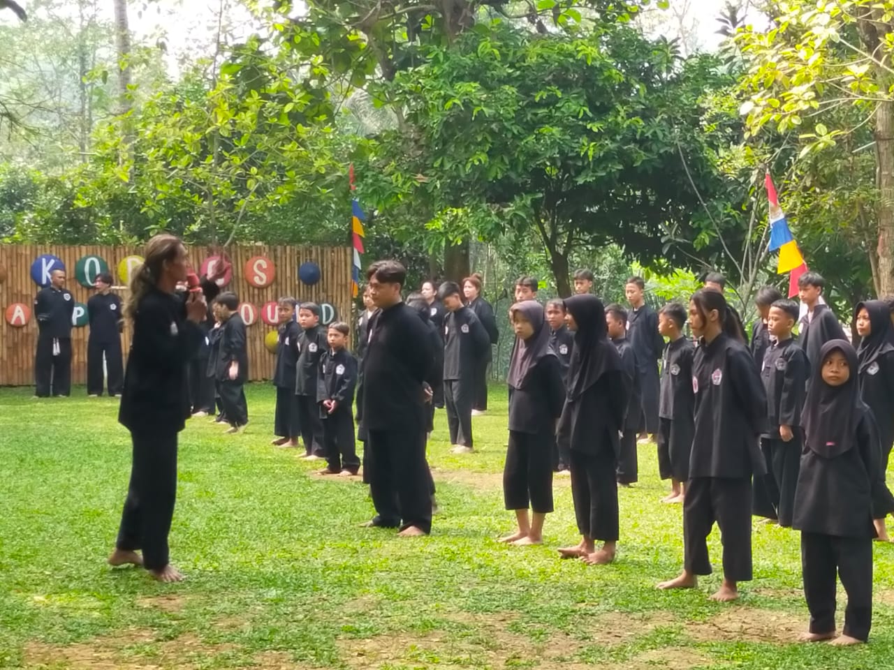 Ratusan pesilat gelar Upacara hut ke-79 ri - apakabar.co.id