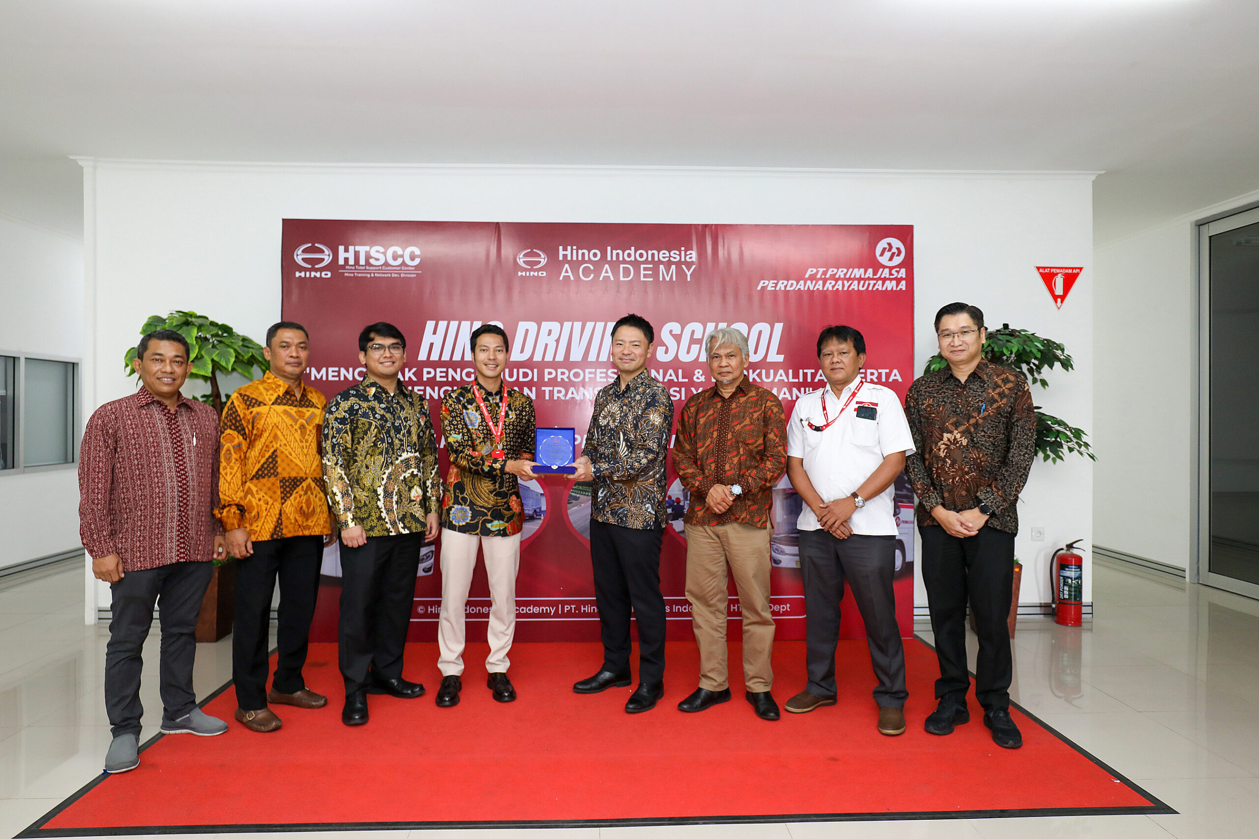 Apakabar.co.id - Hino Driving School Batch Pertama Resmi di Gelar (2)