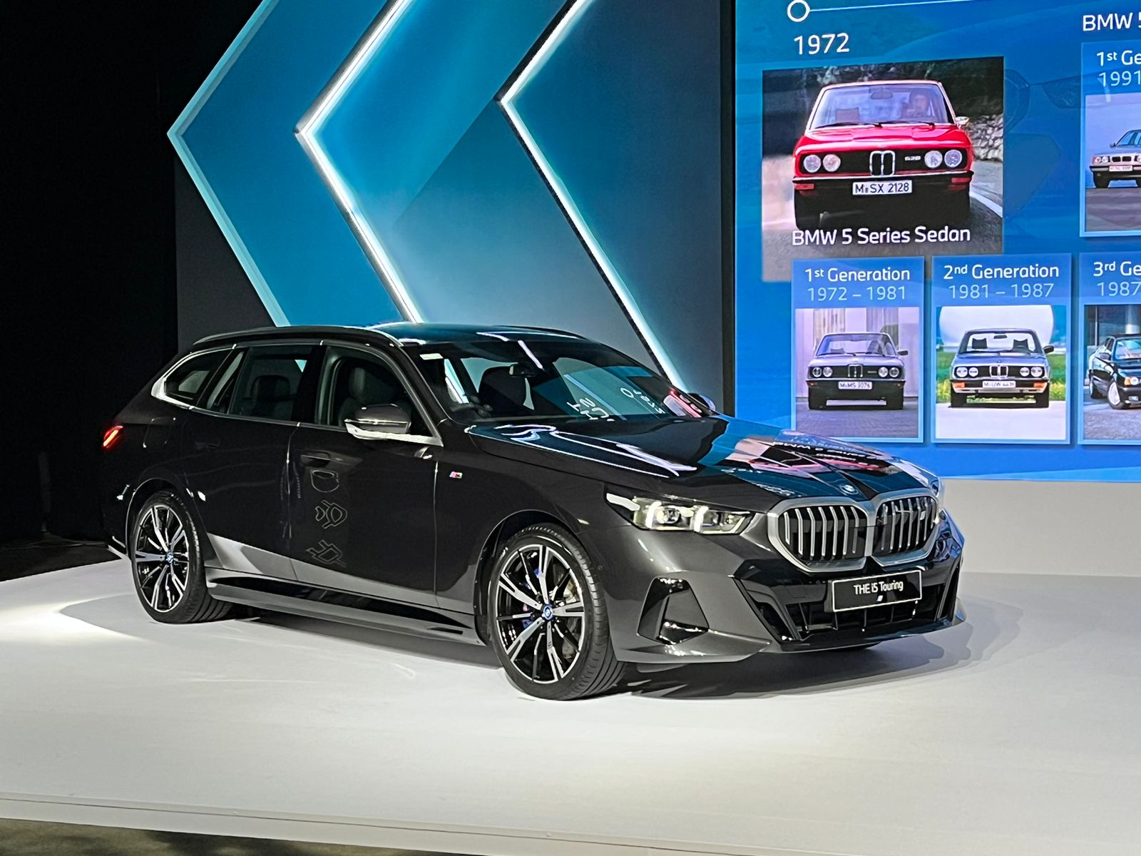 BMW i5 Touring Mengaspal di Indonesia, Sedan Wagon Pertama Berbasis Elektrik - apakabar.co.id