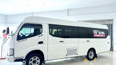 Hino menyerahkan microbus 115 SDBL Prime Cab L kepada Darmawan Suaib - apakabar.co.id