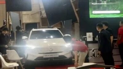 Insiden mobil listrik model MG ZS EV menabrak booth di pameran GIIAS Bandung 2024 - apakabar.co.id