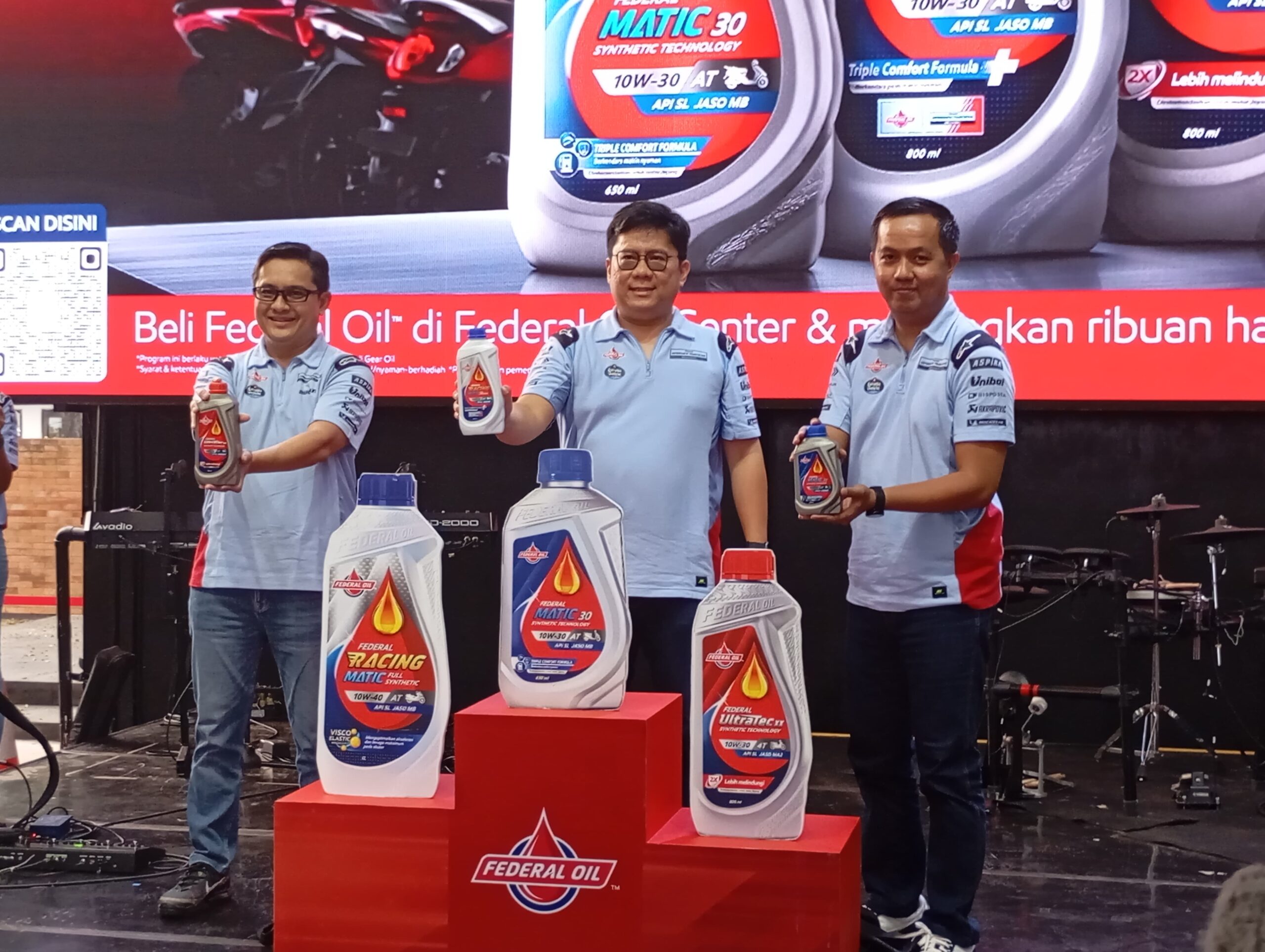 Prosesi peluncuran oli mesin motor terbaru Federal Oil di Kemang, Jakarta Selatan, Minggu (22:9) - apakabar.co.id