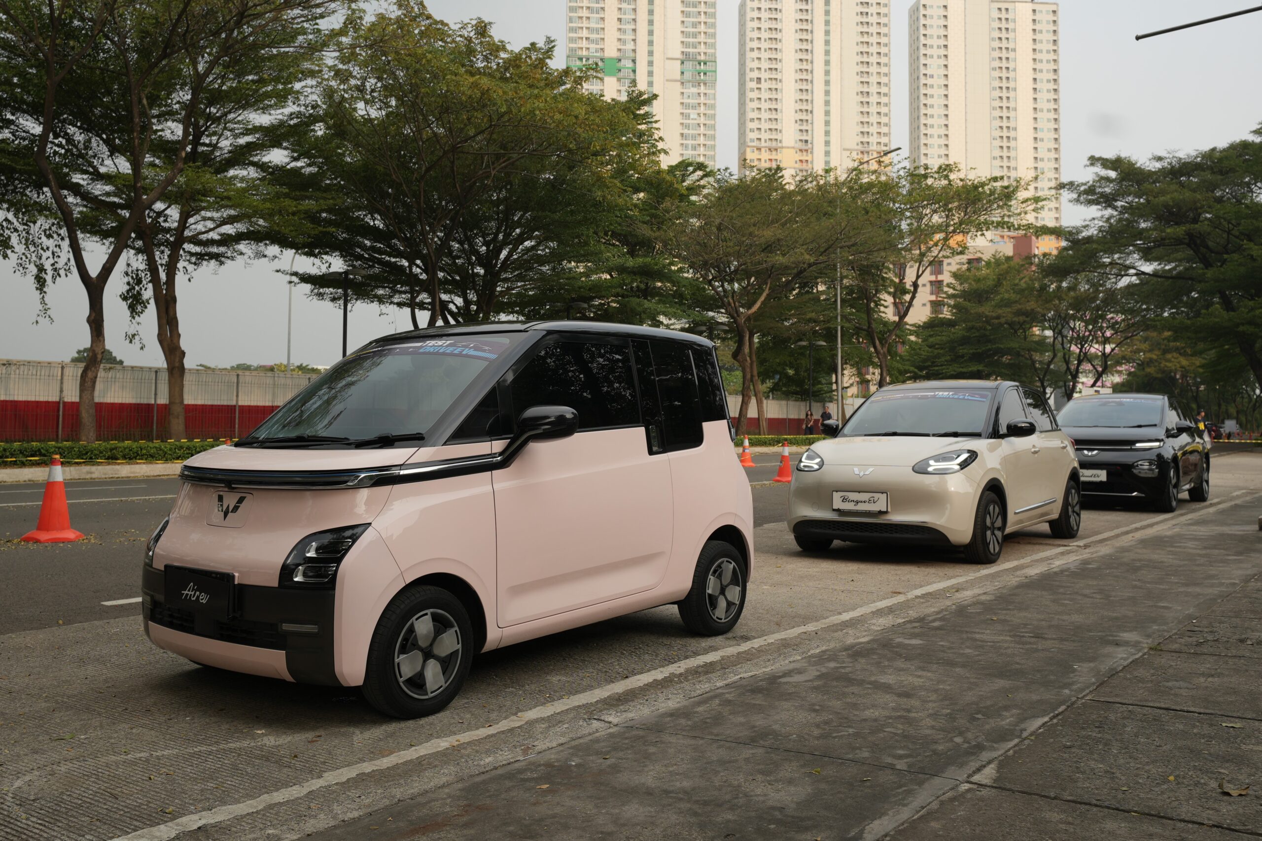 Apakabar.co.id - Wuling meraih penghargaan Green Car of The Year ini dianugerahkan untuk Wuling EV ABC Stories