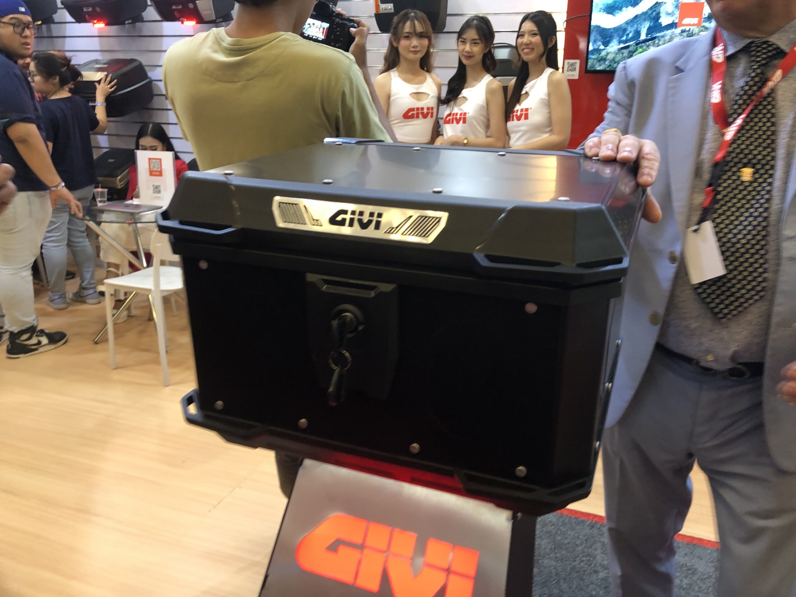 Box motor Givi Matterhorn MTN39 - apakabar.co.id