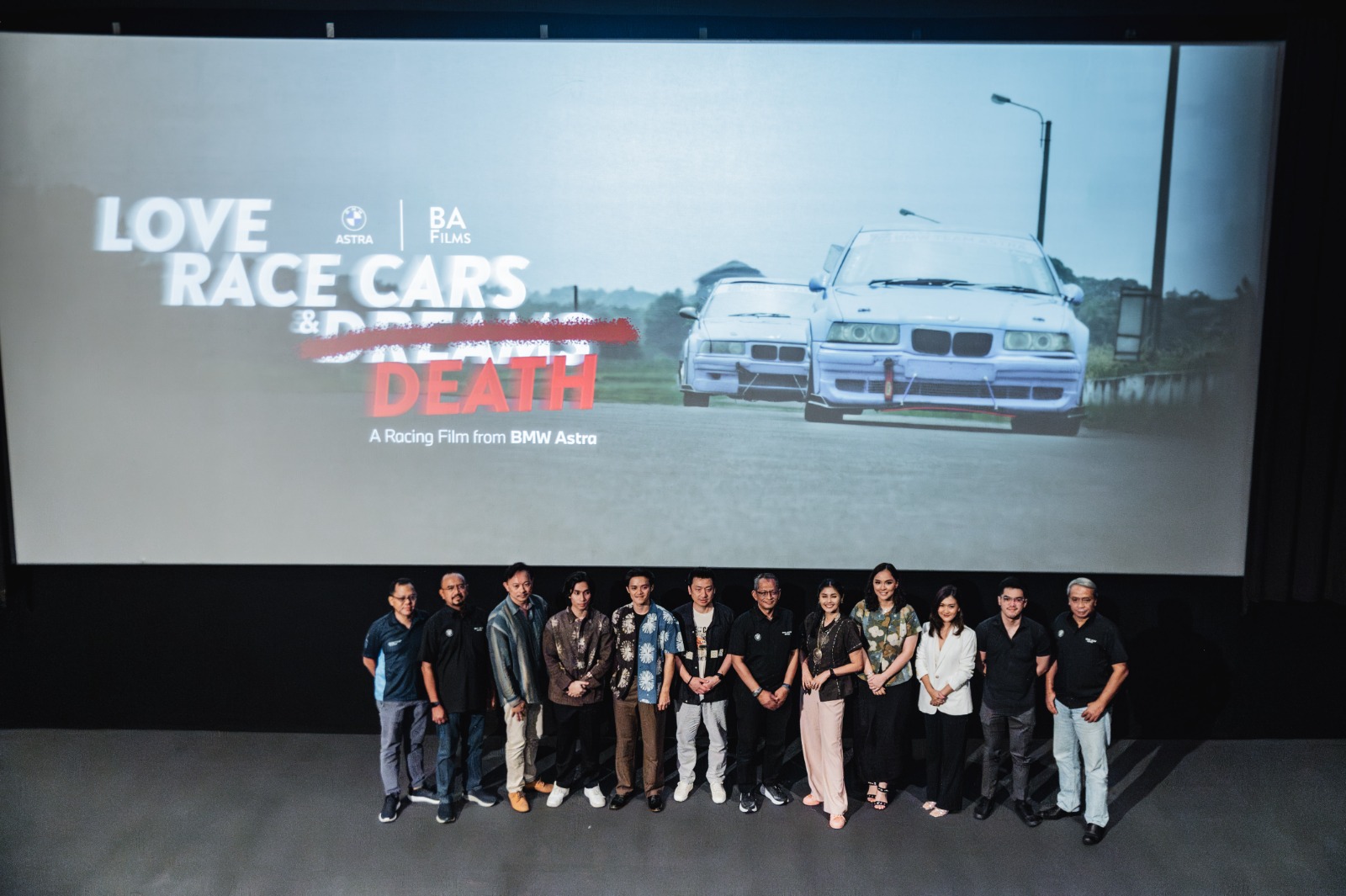 Direksi BMW Astra bersama sutradara dan para pemain film love race cars and death - apakabar.co.id