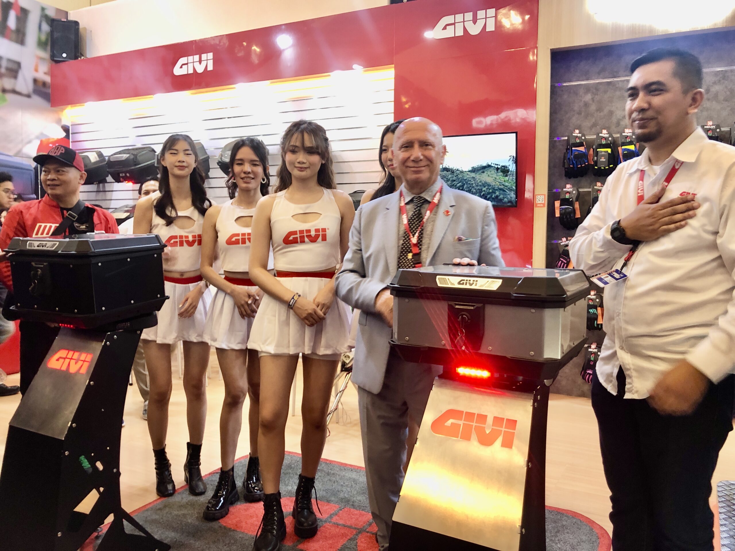 Givi meluncurkan box motor di IMOS 2024 - apakabar.co.id