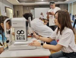 Sambut World Sight Day, Optik Seis dan Hoya Gelar Periksa Mata Gratis di SD BPK Penabur