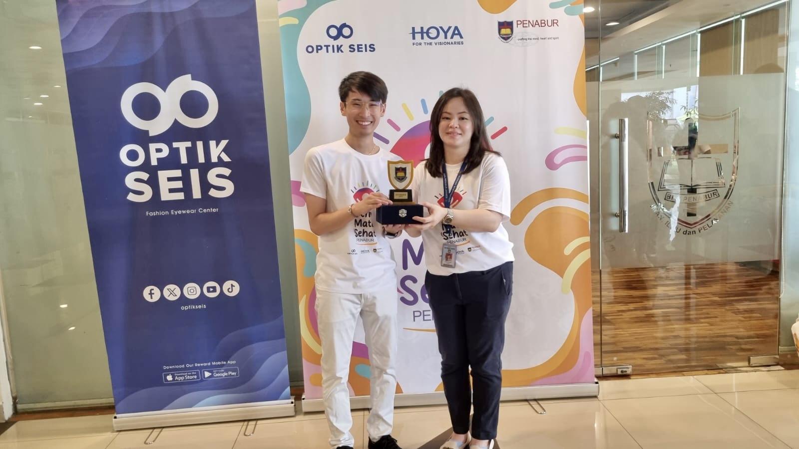 Sambut World Sight Day, Optik Seis dan Hoya Gelar Periksa Mata Gratis di SD BPK Penabur - apakabar