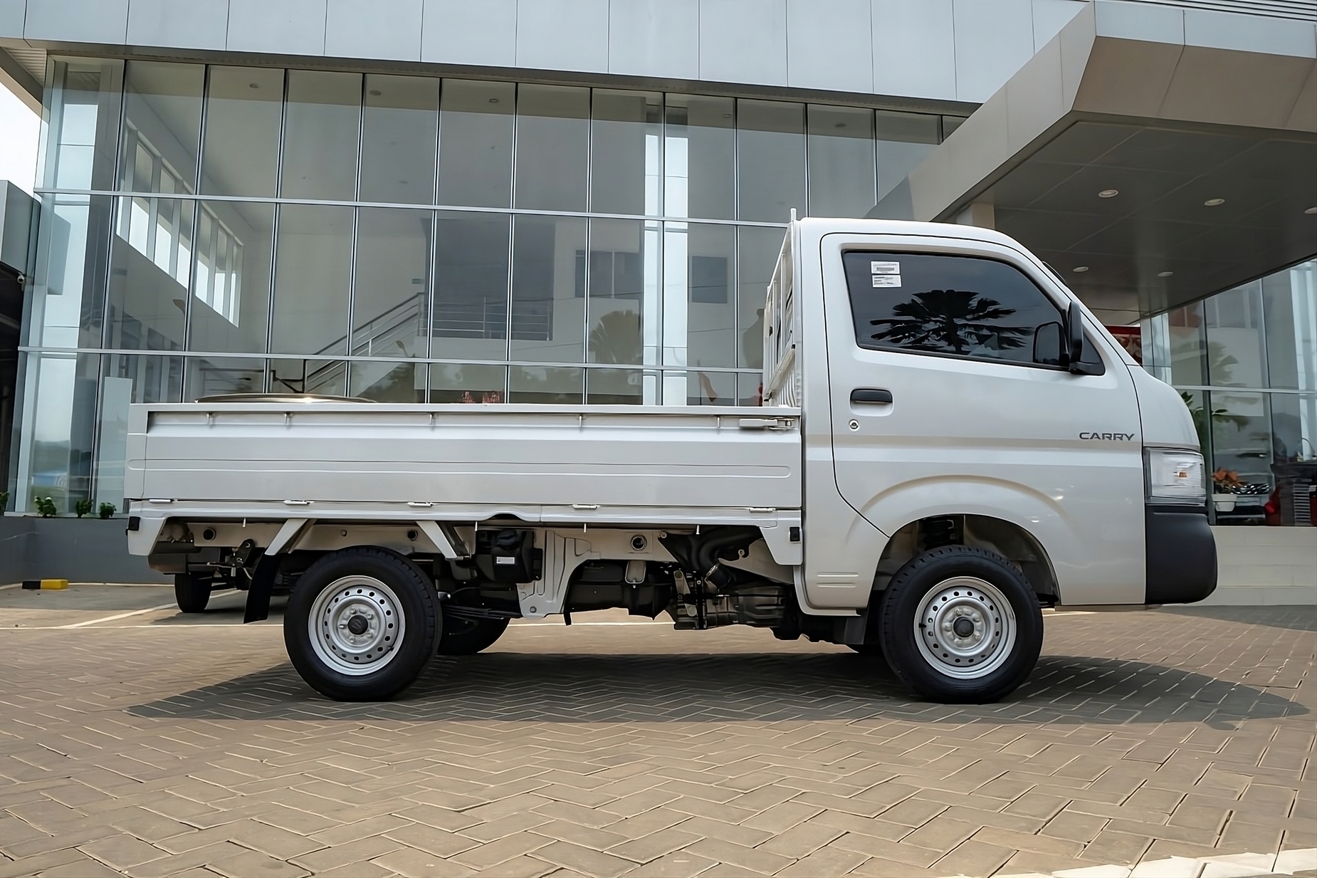 Suzuki New Carry menjadi mobil niaga yang punya fitur anti-maling dengan sematan teknologi kunci immobilizer - apakabar.co.id