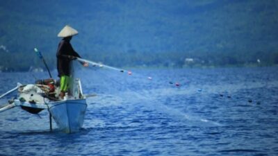 Nelayan Tuna Tetap Miskin Diiringi Ancaman Mikroplastik