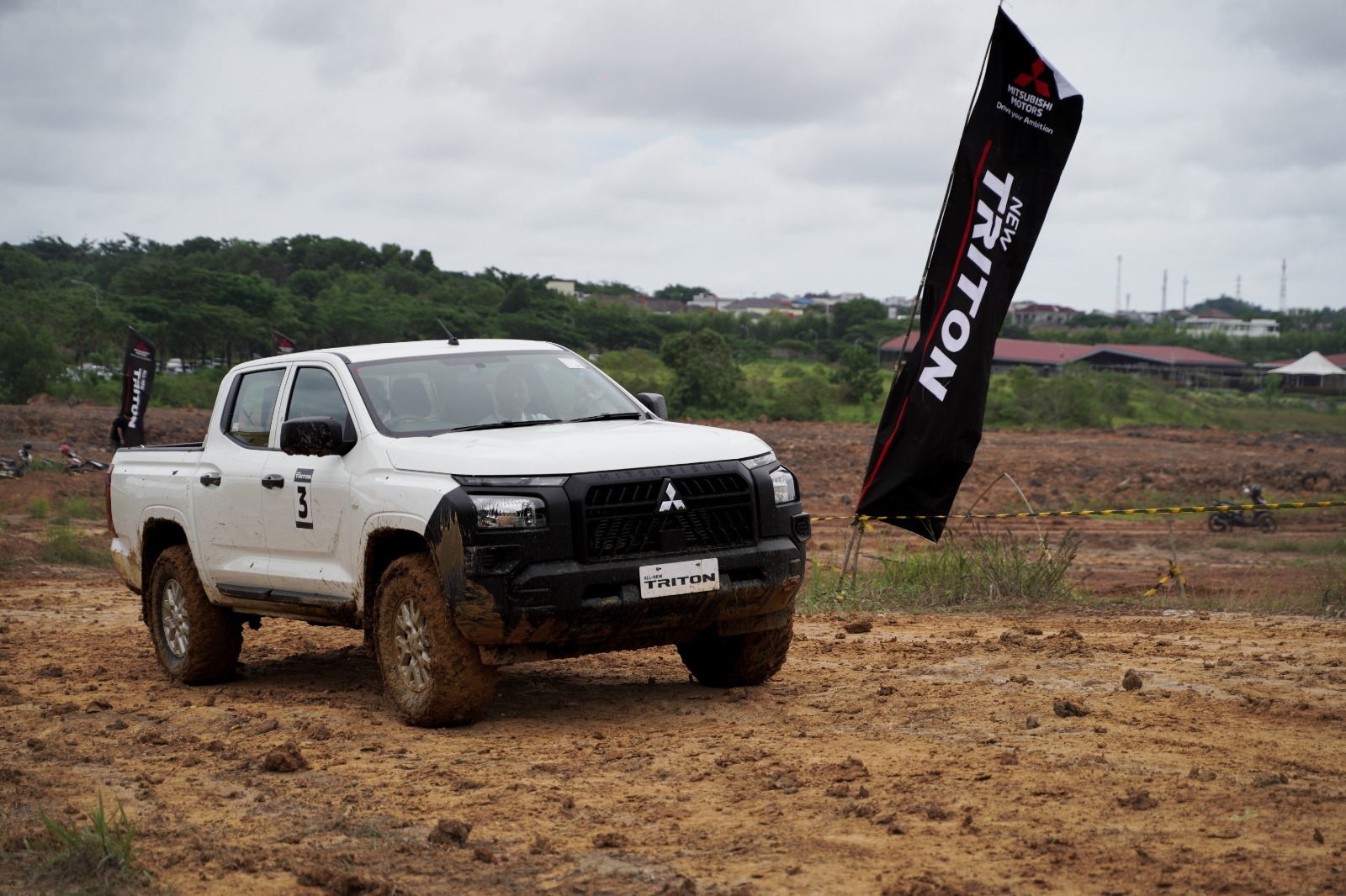 MMKSI ajak konsumen menjajal keandalan Mitsubishi All New Triton di Balikpapan - apakabar.co.id