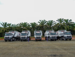 Perusahaan Tambang di Tanbu Kalsel Beli 5 unit Truk Mercedes-Benz Actros