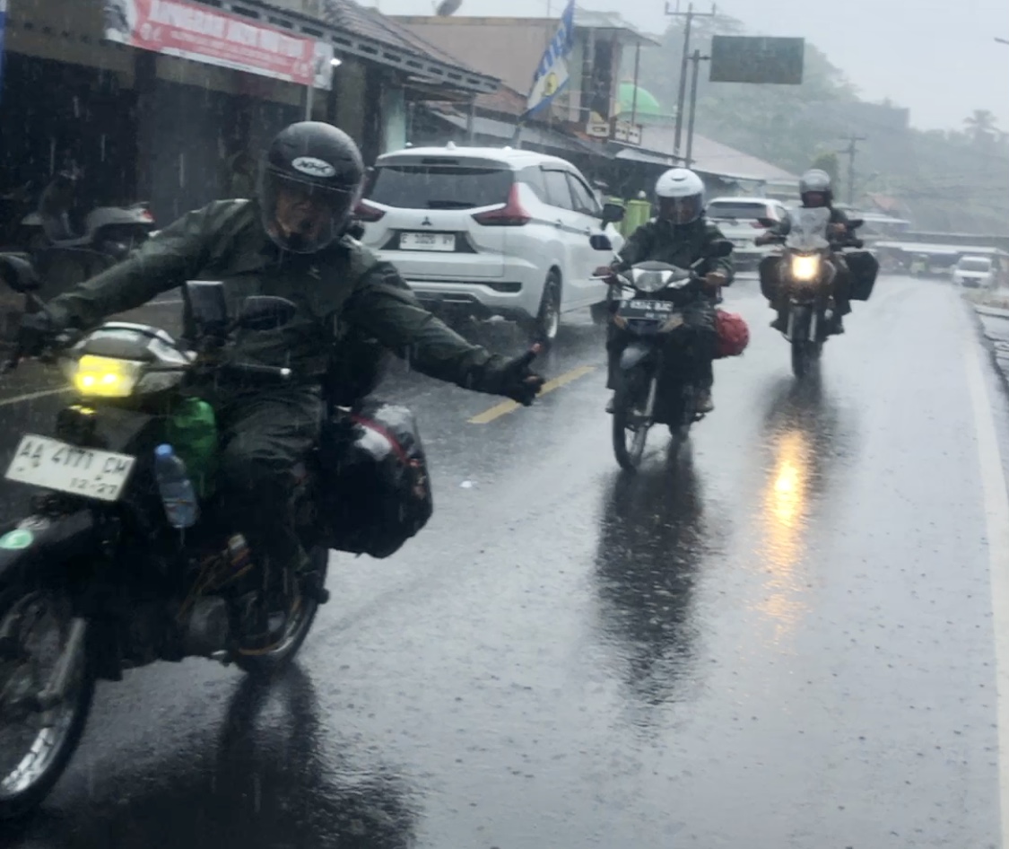 Jas hujan Respiro The Challenger R2.0 - apakabar.co.id